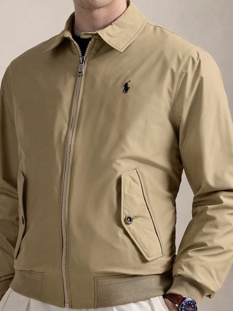 P306 💰Ralph Lauren/Ralph Lauren American vintage classic lapel retro waterproof jacket. Classic design. Timeless classic. The cotton fabric is thick and wide, showing a sense of vintage. The collar and cuffs are decorated with colorful plaid. It looks good on both men and women. It is comfortable and comfortable to wear. Mainly relaxed retro YYDS. One piece for both men and women. An indispensable piece for autumn and winter. The hottest jacket at the moment. One hundred percent cotton twill is thick and thick, ⚠️correctly spaced red and green plaid lining, imported high-density embroidery. The Harrington jacket has a loose fit, is short and fat, and is super versatile. It is a clean fit and is suitable for both men and women. Color: Khaki Navy Black Size: M-XXL Size Length Bust Sleeve Length Shoulder Width M 67 110 61 L 68 114 62 XL 70 118 63 2XL 72 122 64